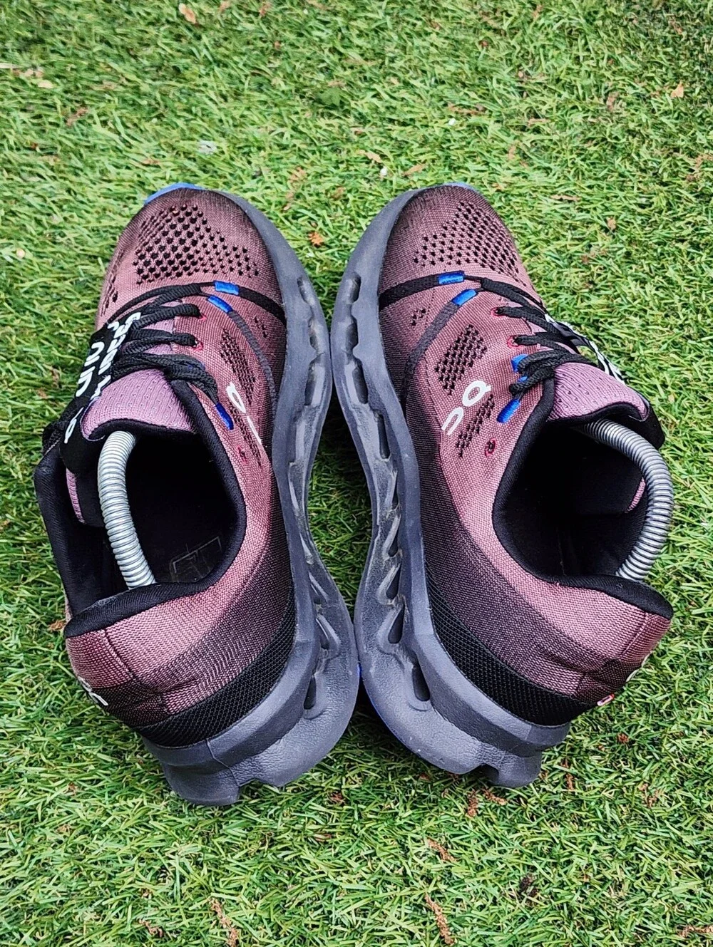 ON CLOUDSURFER - Womens Sneakers - SIZE 10